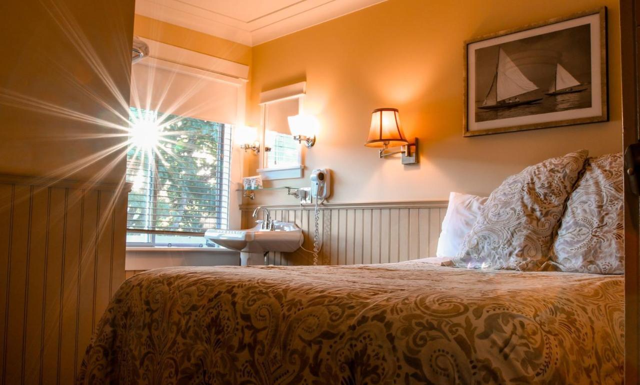 Salt Spring Inn Ganges Eksteriør bilde